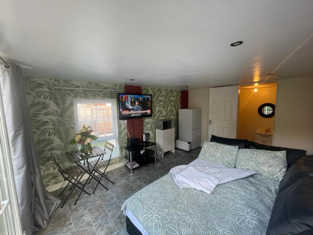 Ensuite Studio Bristol